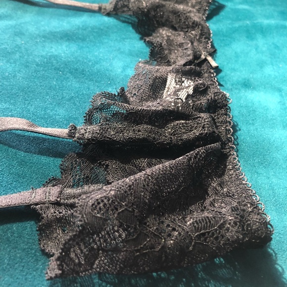 Lace lingerie garter belt. Size medium. Never worn - Picture 2 of 4